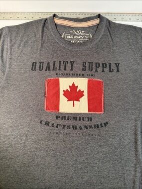 Old Navy Gray Short-Sleeve Crewneck T-Shirt with Red & White Canadian Flag Patch